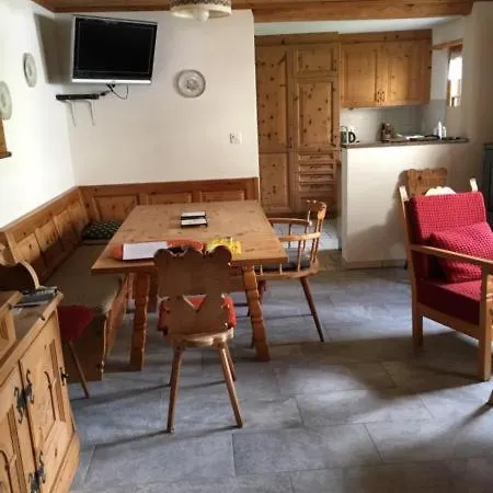 In Schoenem Engadinerhaus * Scuol