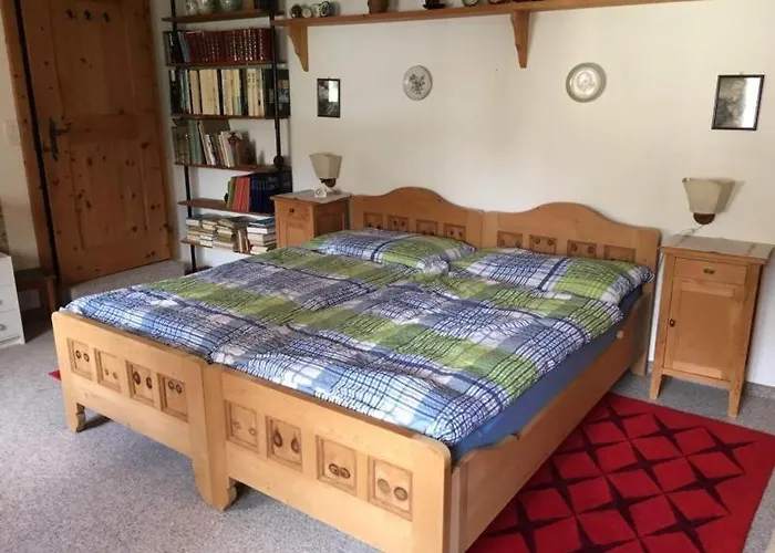 In Schoenem Engadinerhaus *