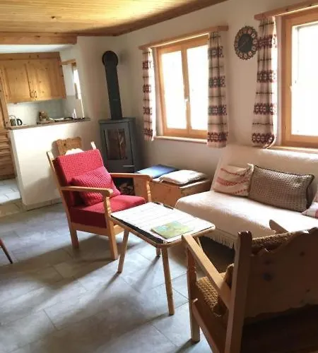 In Schoenem Engadinerhaus Appartement Scuol